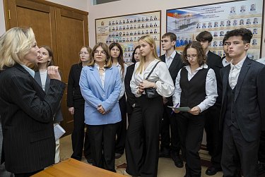 Старшеклассники заняли депутатские кресла